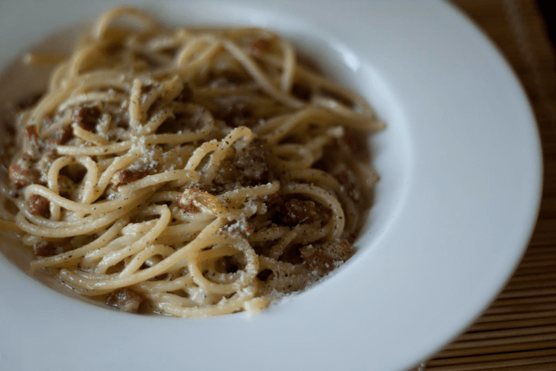 Vino e Gricia: Classici Spaghetti alla Gricia