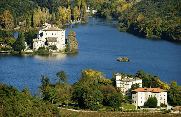Lago di Toblino e il suo omonimo Castello