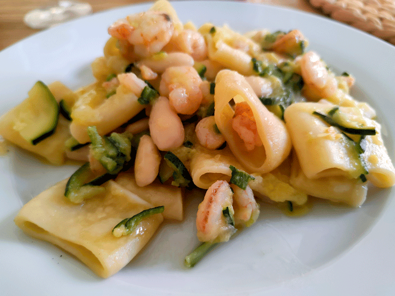 L'Etna Bianco di Cantine Patria, Linea Sensi, è perfetto in abbinamento a tante ricette di mare ... e non solo!