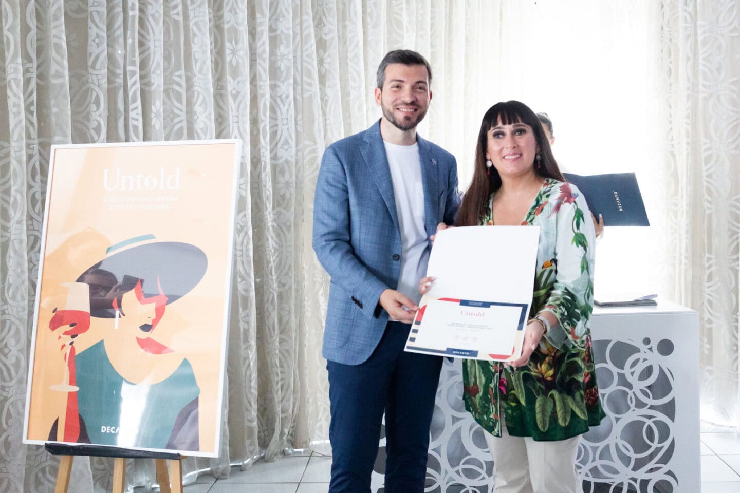Elena Fucci premiata da Andrea Annunziata per Decanto Untold