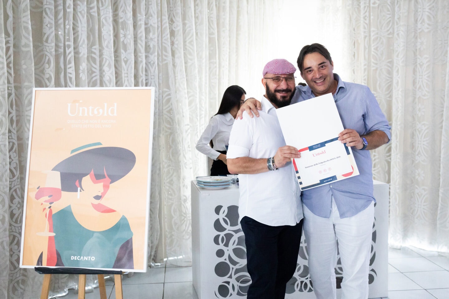 Angelo Zarra premiato da Roberto Garofalo per Decanto Untold