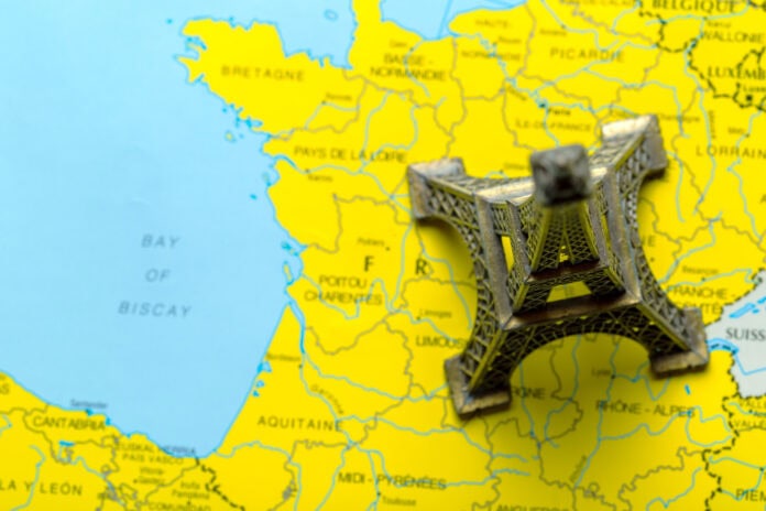 Eiffel tower on map