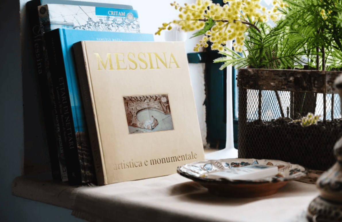 Un immagine di alcuni libri presenti nella Tenuta Rasocolmo