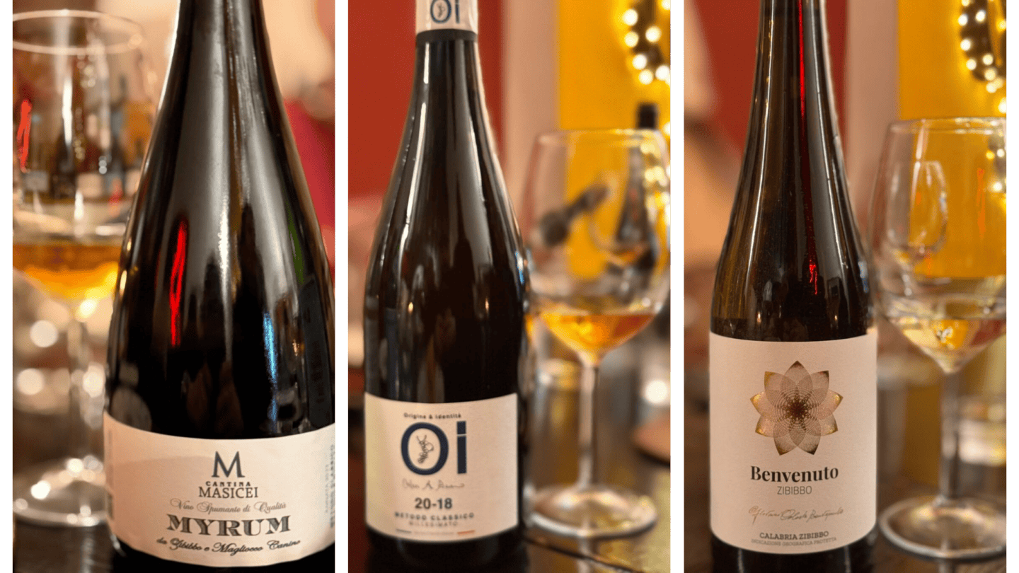 Tre bottiglie della nascente DOC Costa degli Dei