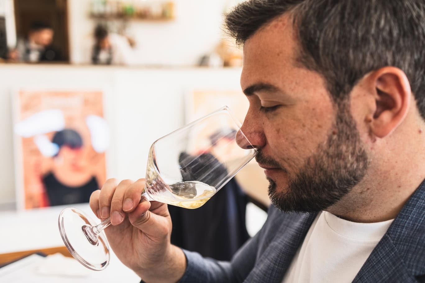 Untold Volume III – Andrea Annunziata (Capo Redattore) durante le commissioni di assaggio alla Tenuta dei Normanni per la guida Decanto 2027