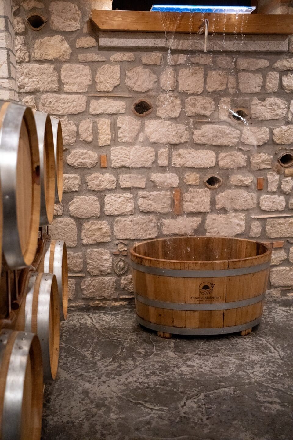 Interni della cantina Antonio Molettieri - Bottaia
